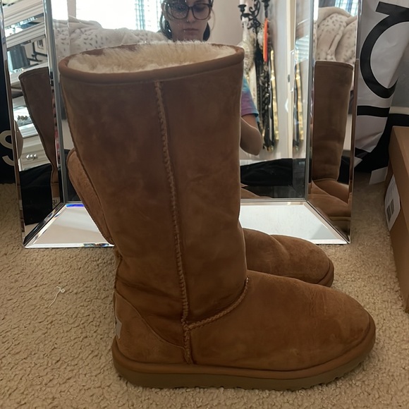 UGG tan Boots size 5!! - Picture 4 of 4